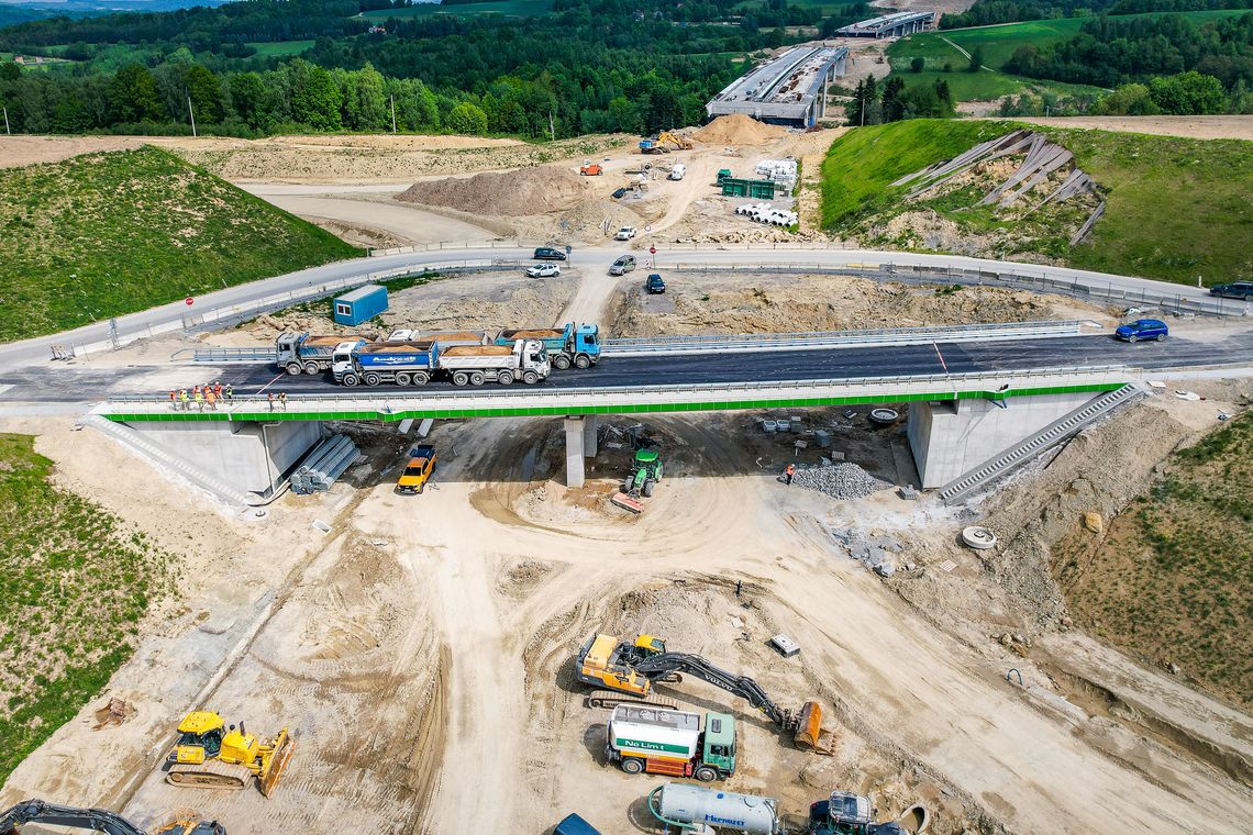 Kolejny wiadukt nad S19 po próbach obciążeniowych
