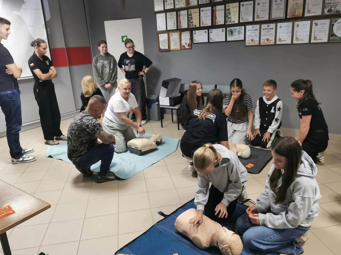 Wiedza, która może uratować życie! Strażacy z OSP Buków przeszkolili mieszkańców