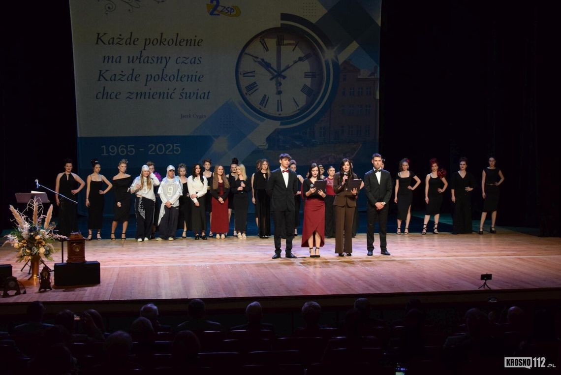 Wielka uroczystość dla krośnieńskiego „Szpetnara”. Szkoła obchodzi 60-lecie istnienia [ZDJĘCIA]