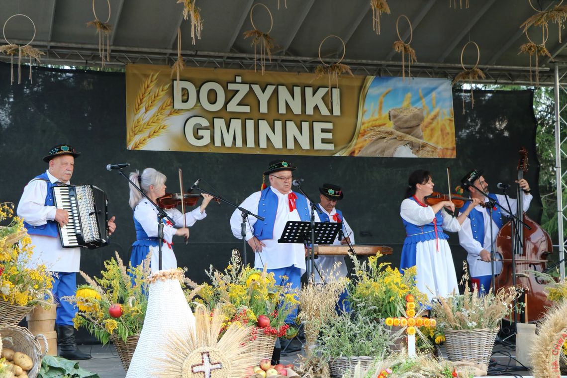 Wieńce, dożynkowy chleb i występy. Święto plonów w Bóbrce