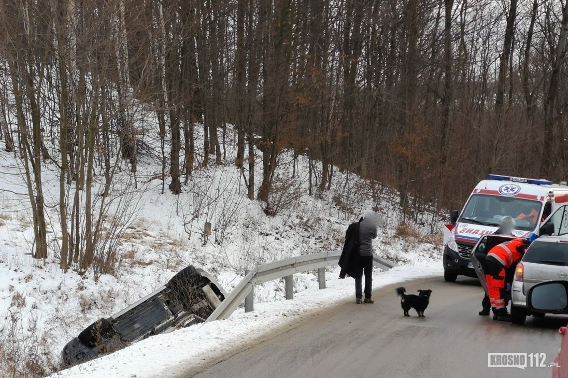 WIETRZNO: Samochód dachował na serpentynach