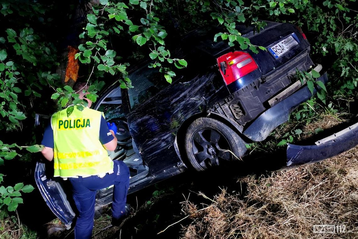 ? Wietrzno. Wjechał w drzewo i uciekł z miejsca zdarzenia [AKTUALIZACJA]