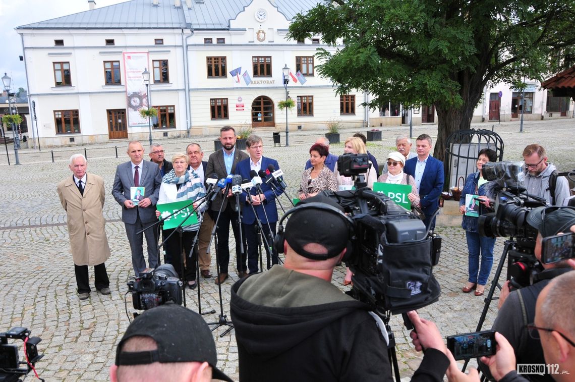 Władysław Kosiniak-Kamysz na rynku w Krośnie: Trzecia Droga gwarantuje zmiany w Polsce