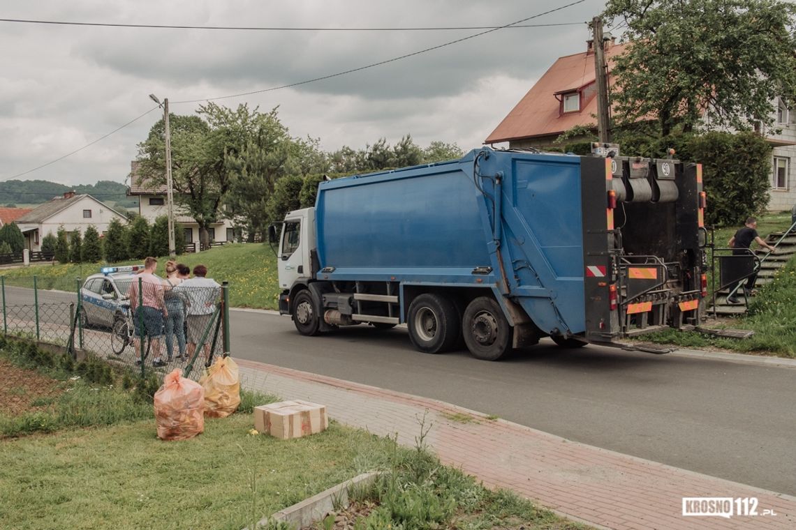 WOJASZÓWKA: Potrącenie operatora śmieciarki