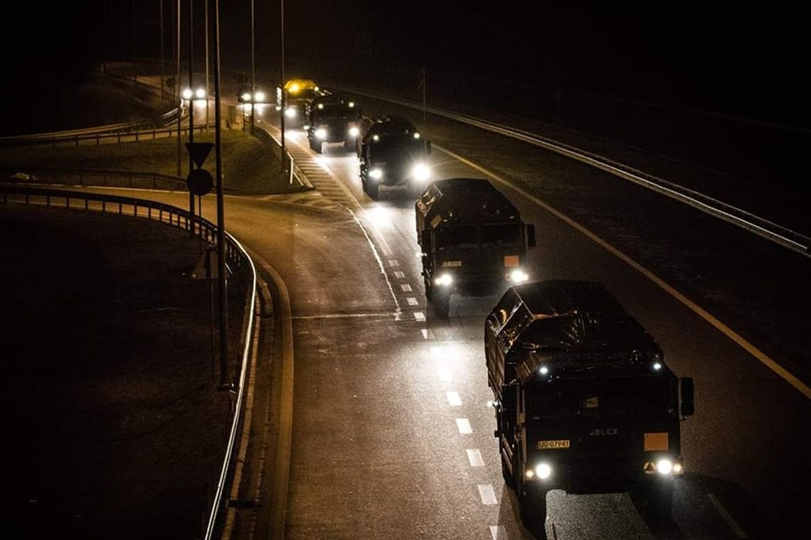 Wojskowe kolumny na drogach. Apel 21. Brygady Strzelców Podhalańskich