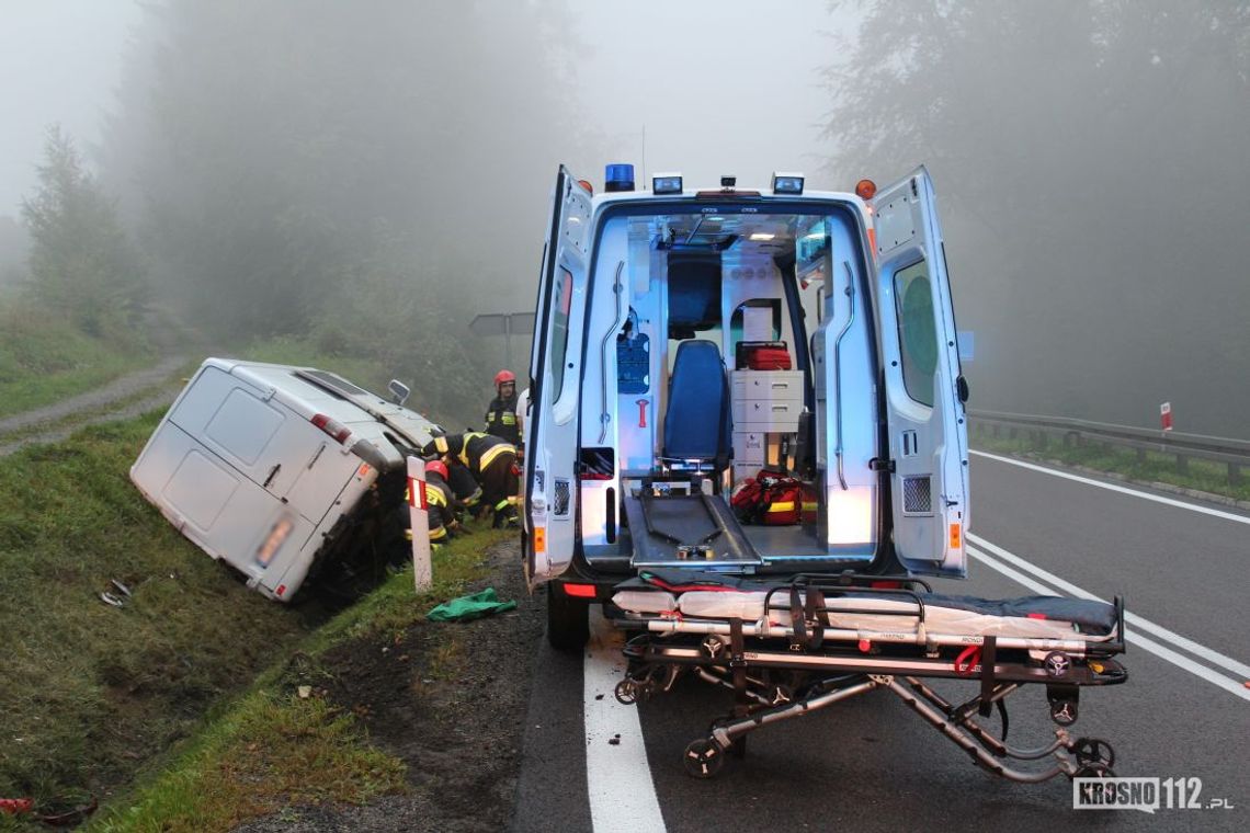 WOLA KOMBORSKA: Gęsta mgła. Bus wjechał do rowu