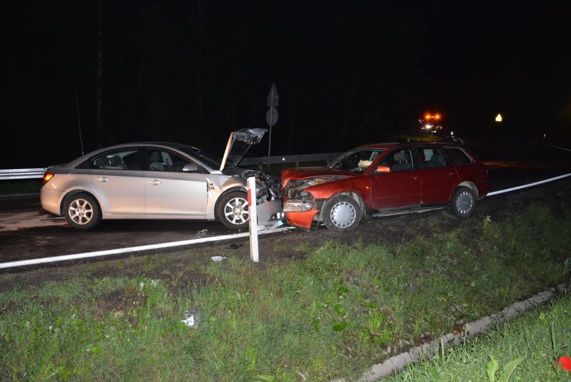 WOLA KOMBORSKA: Zderzenie dwóch samochodów na łuku drogi