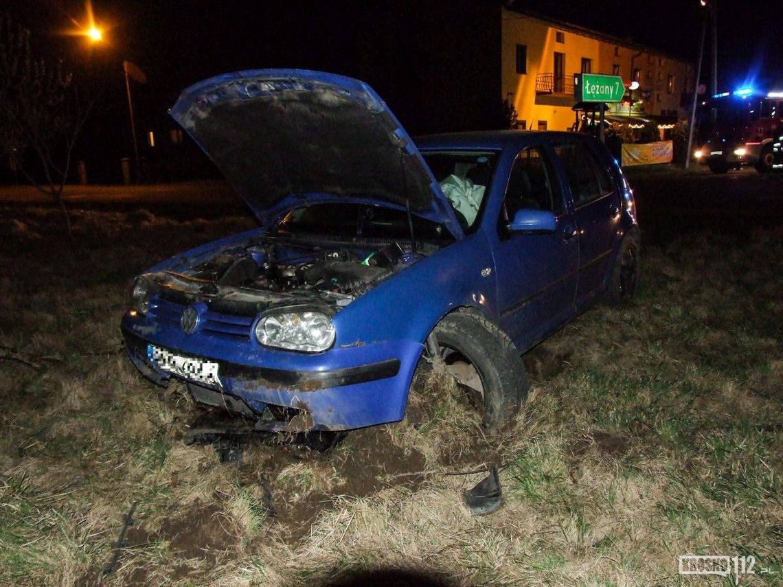 WRÓBLIK SZLACHECKI: Golf4 poza jezdnią. Kierowcy brak
