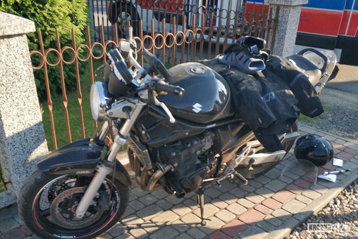 WROCANKA: Motocyklem wjechał w żywopłot. Uniknął zderzenia z samochodem