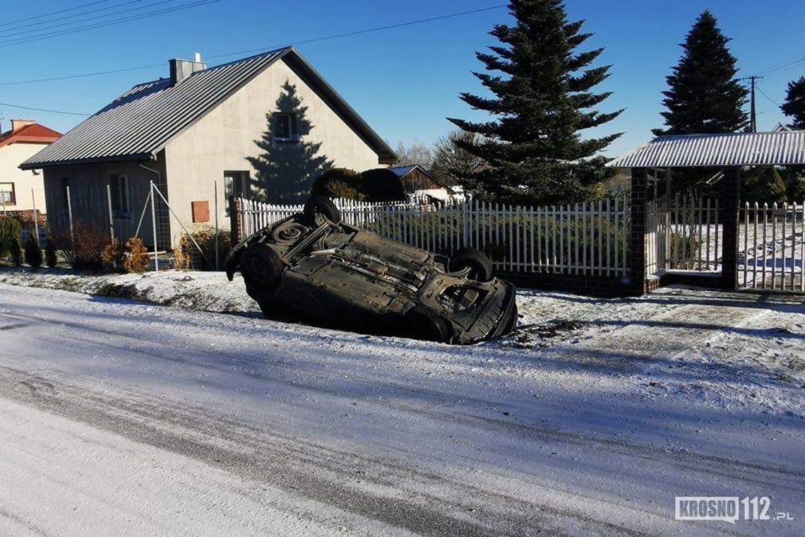 Wrocanka: Samochód w rowie