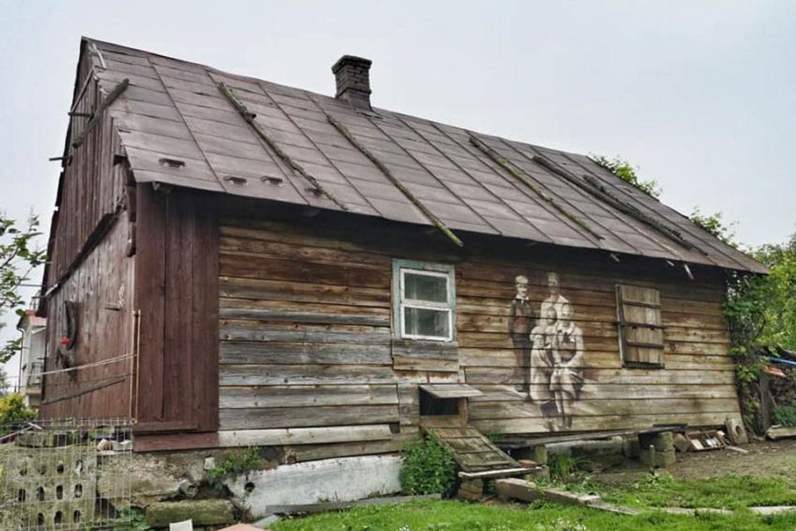 Wyjątkowy mural powstał na stuletnim domu w Łękach Dukielskich