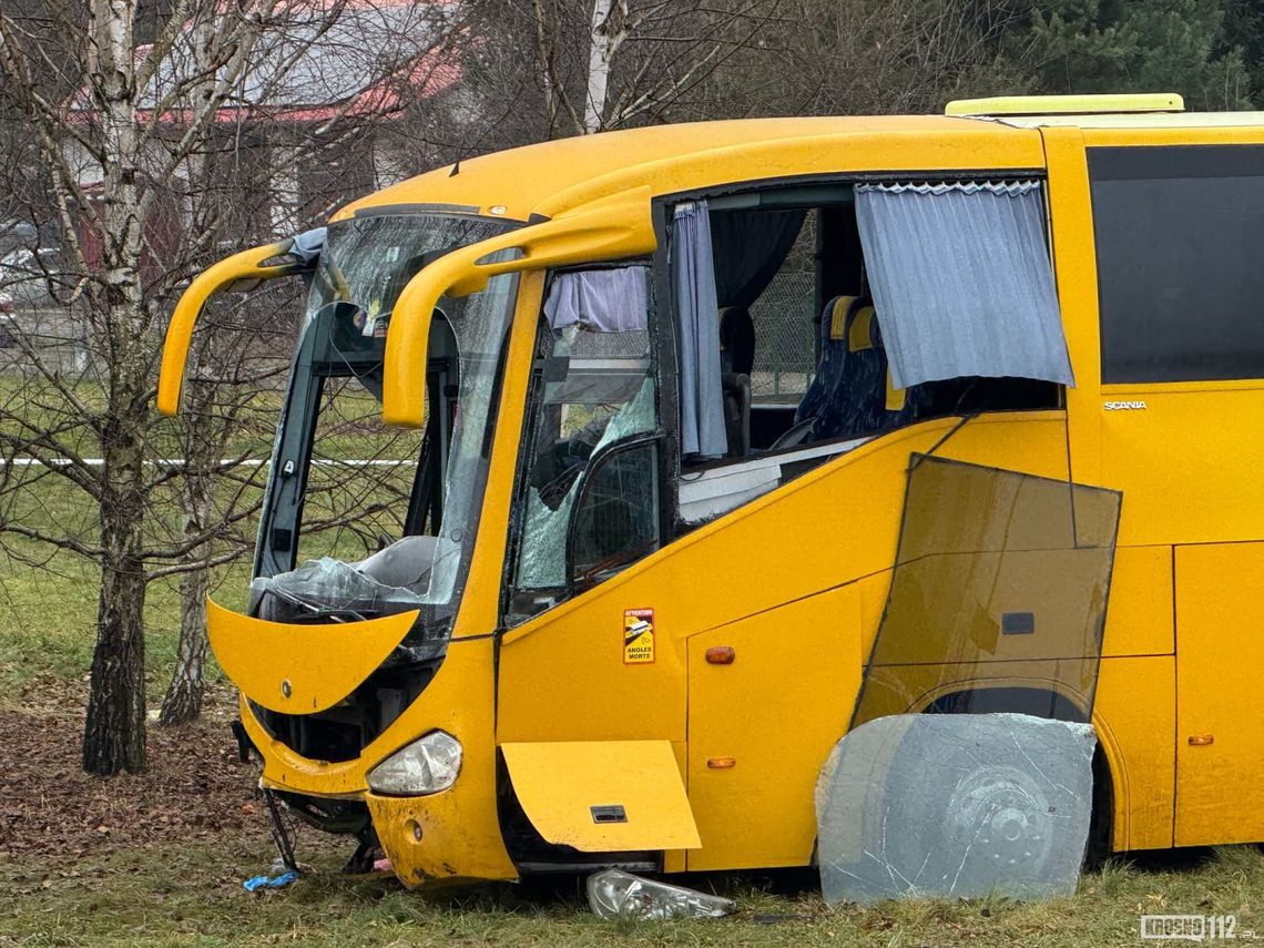 Wypadek autokaru na zjeździe S19 w Rzeszowie Wypadek autokaru na zjeździe S19 w Rzeszowie