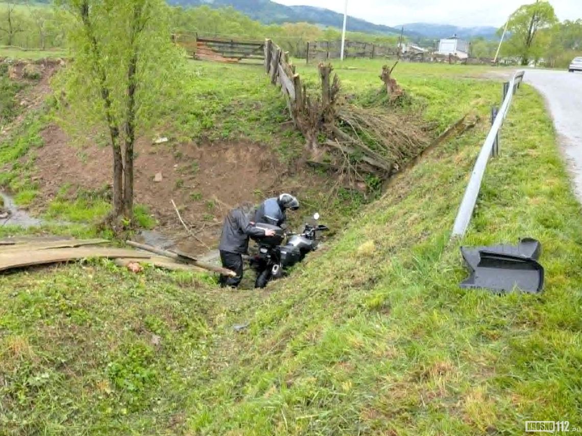 Wypadek motocyklisty w Mszanie. Doznał licznych złamań
