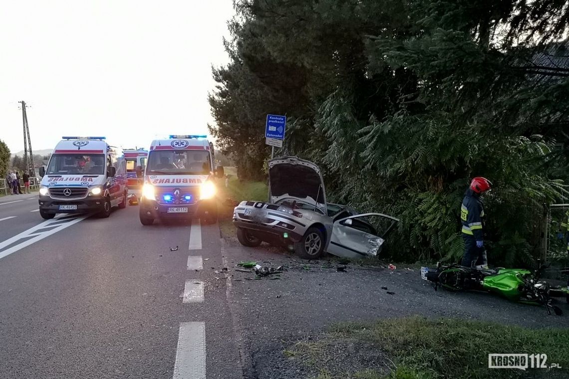 Wypadek na DK19 w Iskrzyni. Zderzenie samochodu z motocyklistą