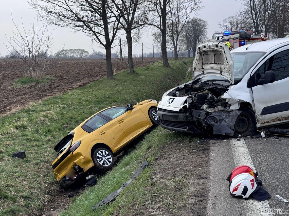 Wypadek na DK28. Trzy osoby poszkodowane, 25-latka w ciężkim stanie Wypadek na DK28. Trzy osoby poszkodowane, 25-latka w ciężkim stanie