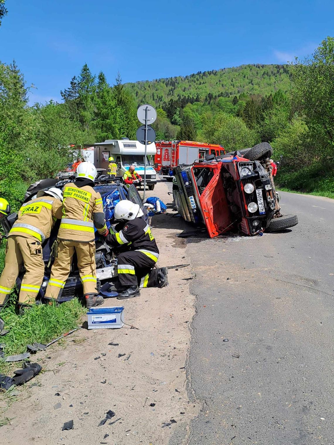 Wypadek samochodowy z udziałem ratowników GOPR Bieszczady