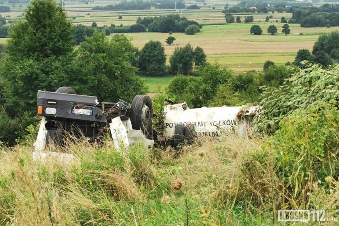 ? Wypadek samochodu ciężarowego - szambiarki w Odrzykoniu