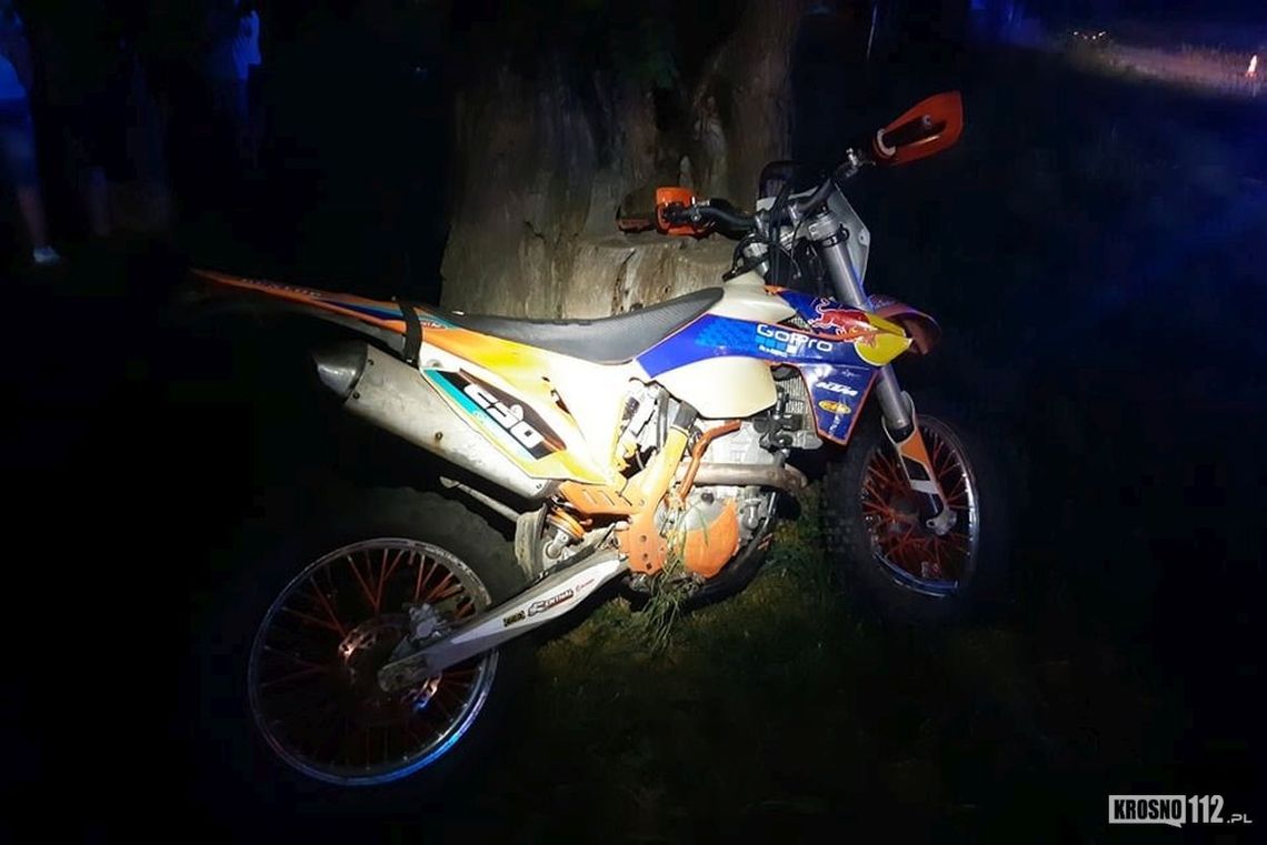 Wypadek w Jasionce. 18-latek kierujący motocyklem pod wpływem alkoholu i bez uprawnień. Pasażer walczy o życie