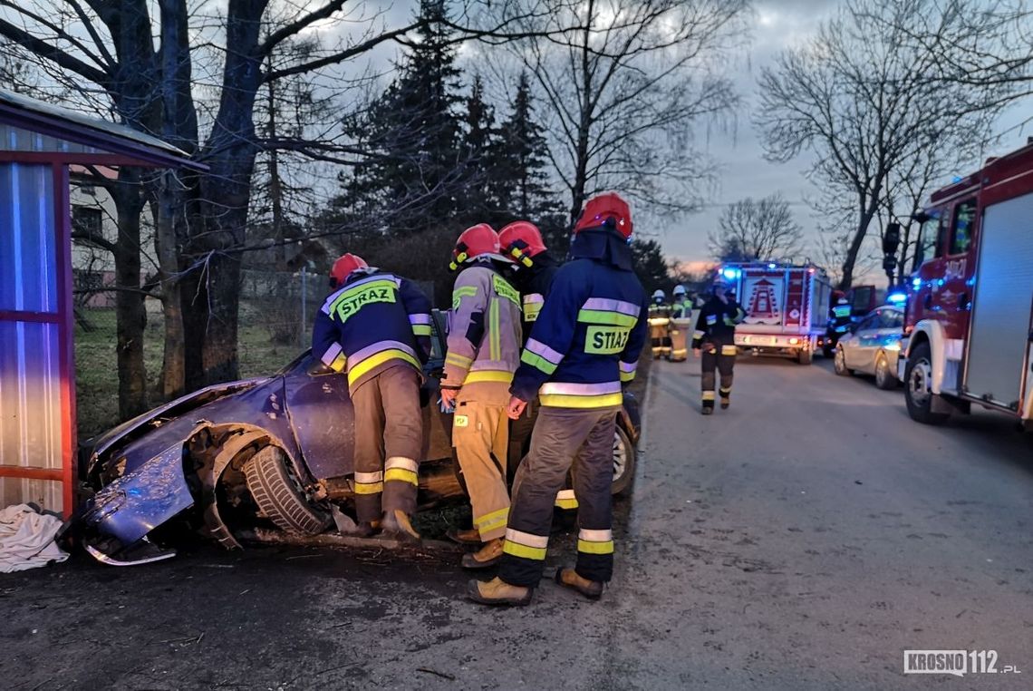 Wypadek w Kopytowej. Uderzyli seatem w betonowy przepust