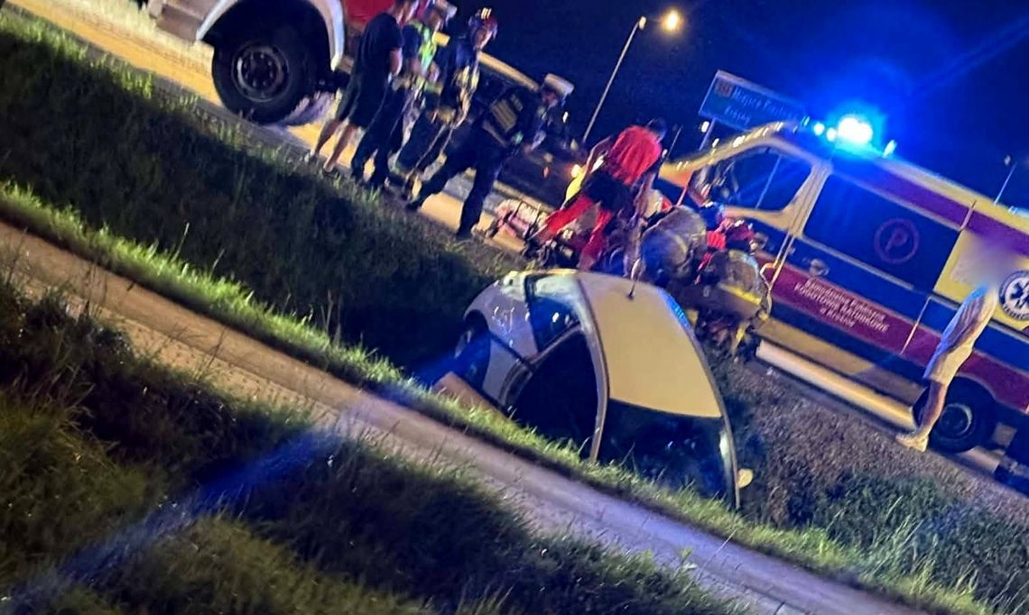 Wypadek w Krościenku Wyżnym. Osobówka wjechała do rowu, dwie osoby ranne Wypadek w Krościenku Wyżnym. Osobówka wjechała do rowu, dwie osoby ranne