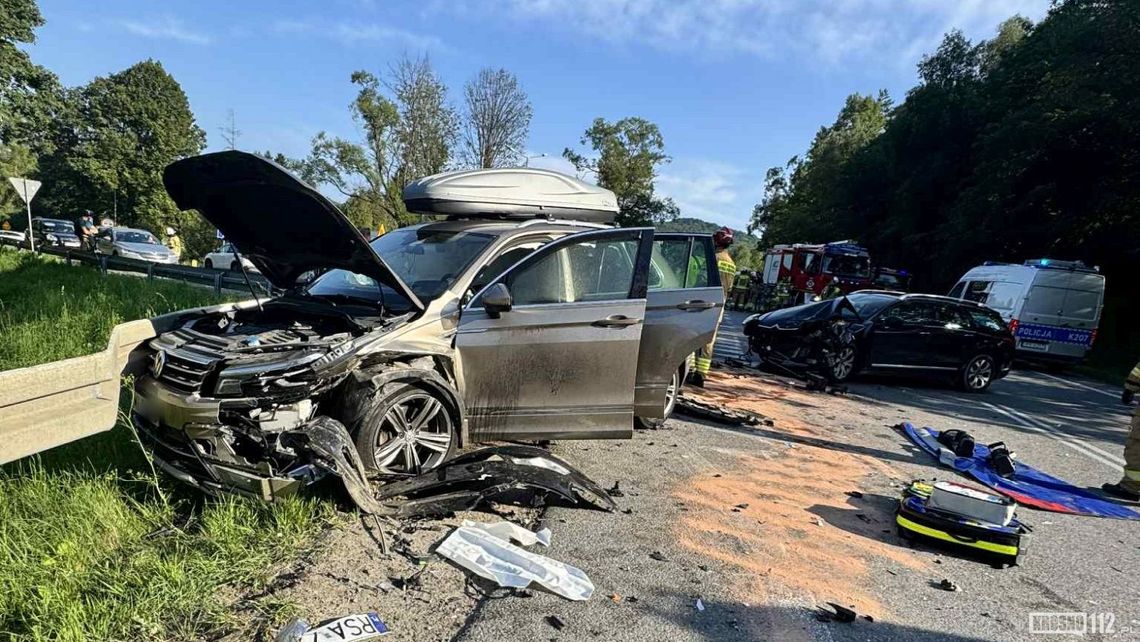 Wypadek w Tylawie. Jedna osoba uwięziona w pojeździe