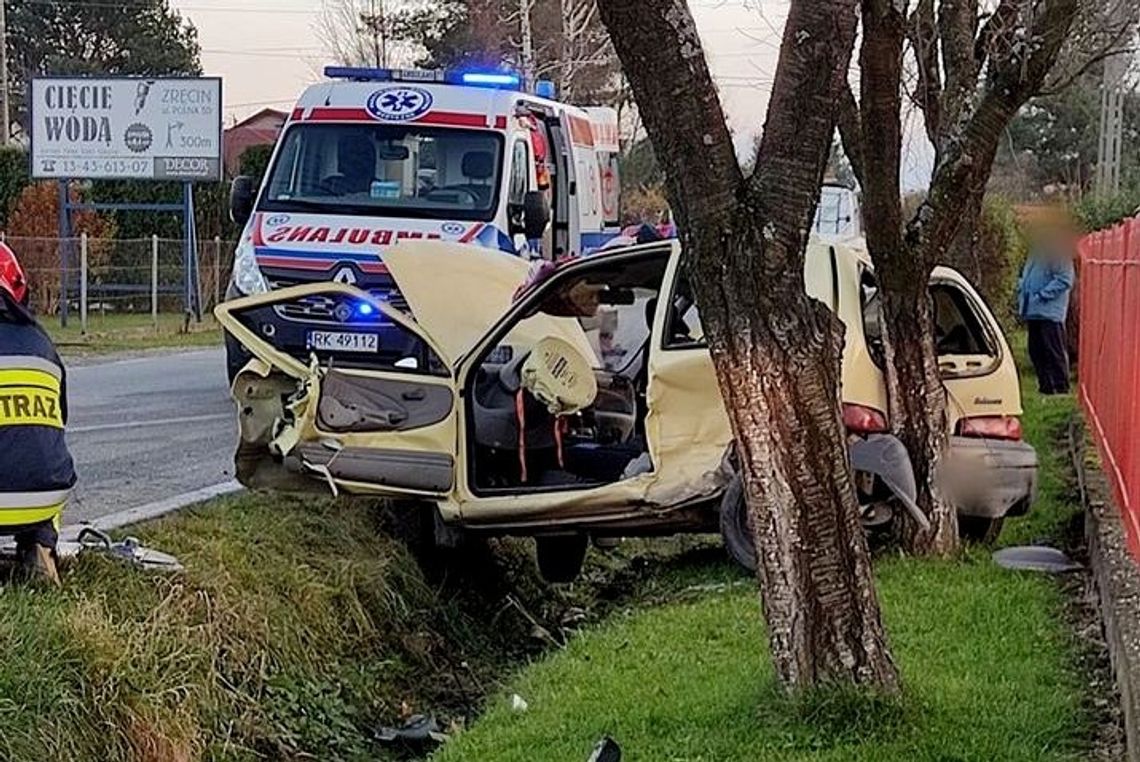 Wypadek w Zręcinie na Karpackiej. W akcji ratunkowej również załoga śmigłowca
