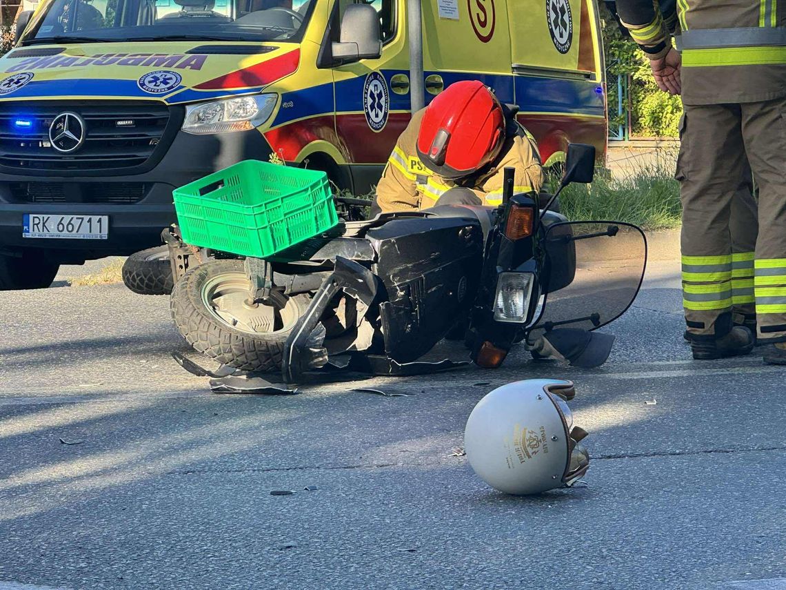 Wypadek z udziałem jednośladu na skrzyżowaniu Grodzkiej i Niepodległości