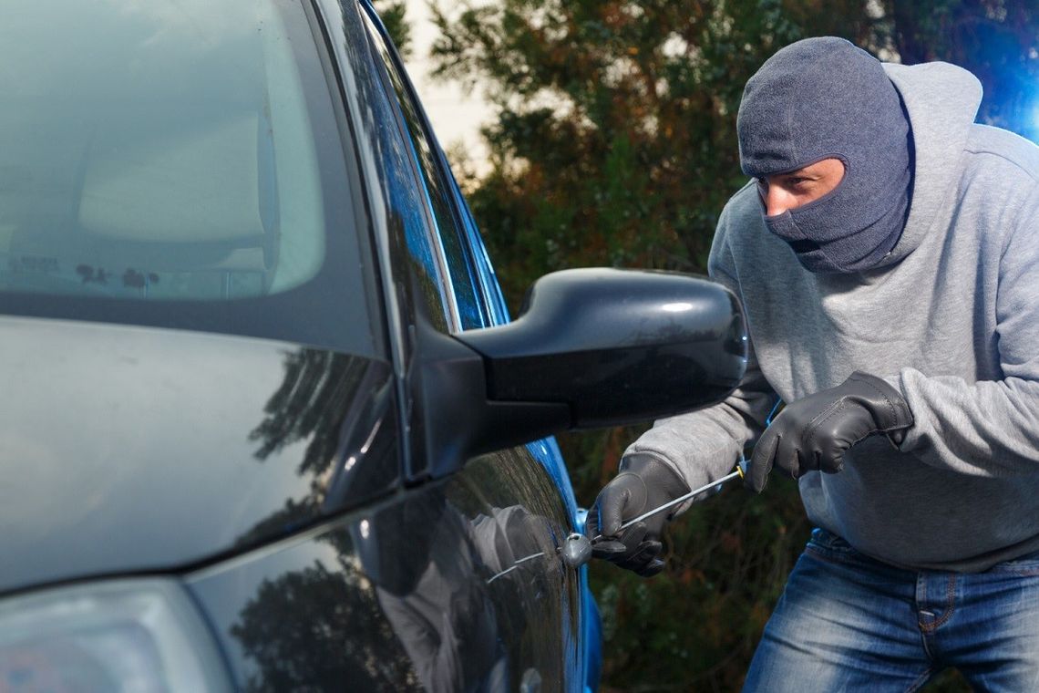 Wysiadasz z auta i… tracisz auto. Metoda „na koło” zbiera żniwo