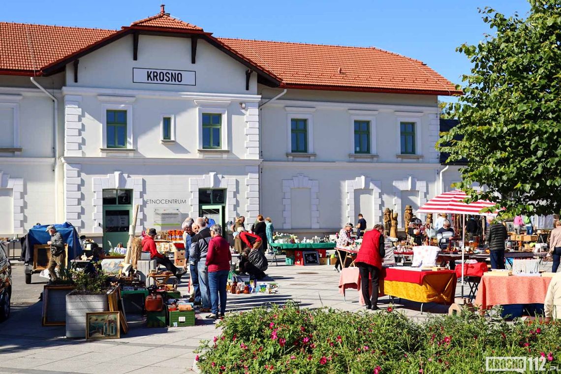 Wystartował sezon na Jarmarki staroci i rękodzieła na placu przed Etnocentrum Ziemi Krośnieńskiej [ZDJĘCIA]