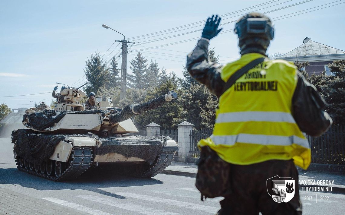 Wzmożony ruch wojskowych kolumn. Apel o ostrożność na drogach