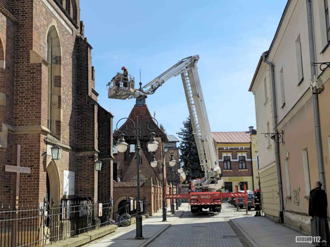 Z kościoła Franciszkanów oberwał się gzyms