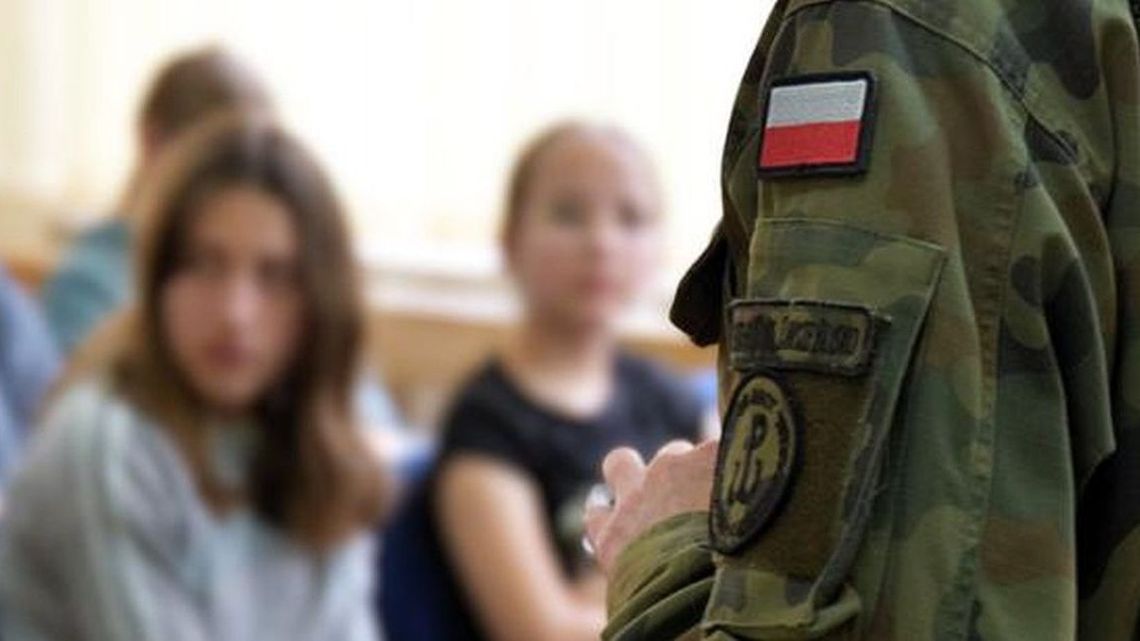 Za kilka dni wojsko wejdzie do szkół. Żołnierze będą uczyć dzieci