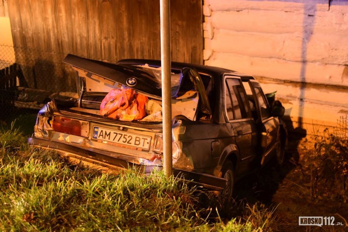 Zablokowana DK28. BMW uderzyło w budynek