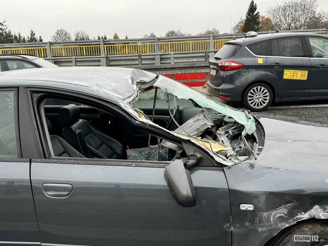 Zderzenie 5 samochodów na oblodzonym wiadukcie