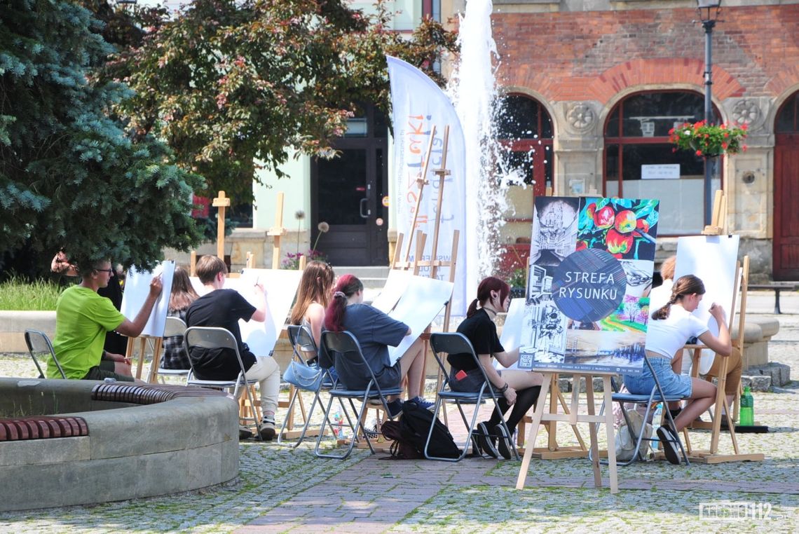 Zabytkowa architektura krośnieńskiego Rynku oczami młodych artystów