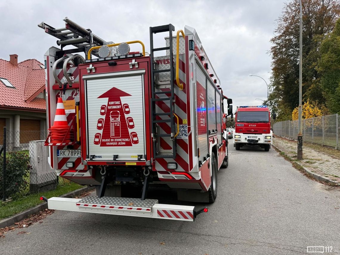 Zadymienie w opuszczonym budynku przy Dmochowskiego Zadymienie w opuszczonym budynku przy Dmochowskiego