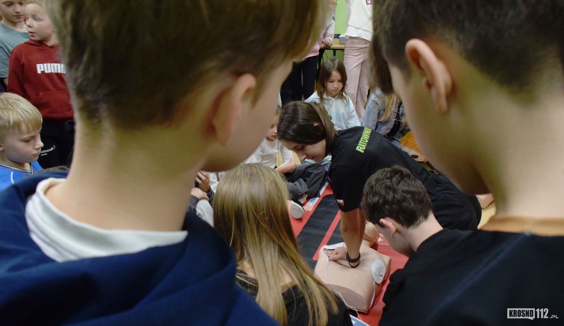 Zajęcia z pierwszej pomocy dla wszystkich uczniów „Piętnastki” [ZDJĘCIA]