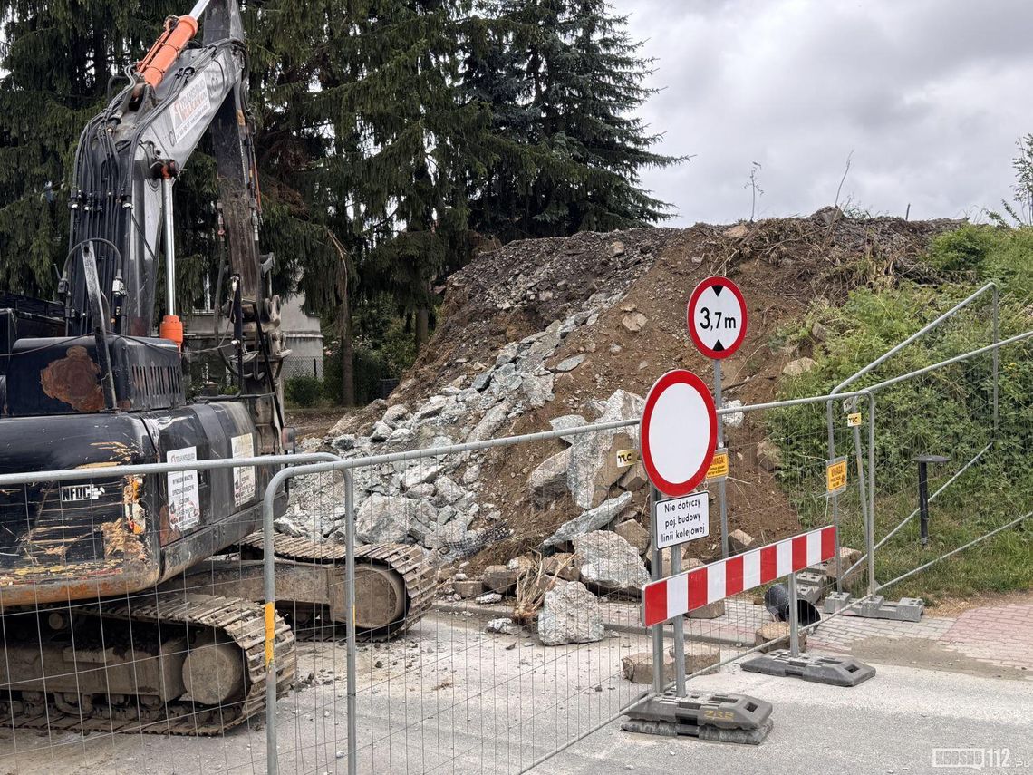 Zamknięte drogi w Krośnie w związku z modernizacją linii kolejowej. Sprawdziliśmy postęp prac