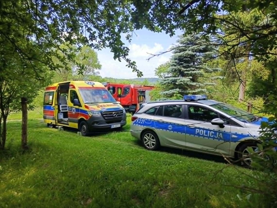 Zaniepokojony sąsiad wezwał służby. Dzięki niemu uratowano mężczyznę