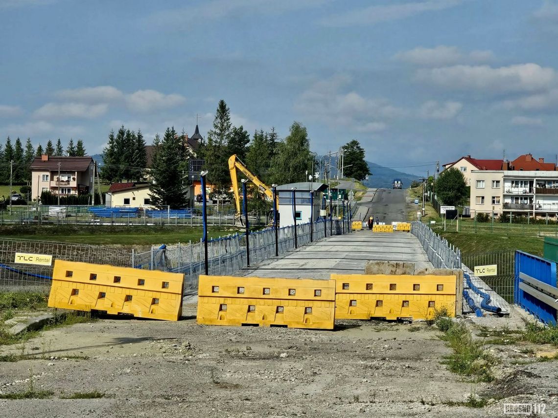 Zapora w Sieniawie nadal zamknięta. Jest plan przywrócenia przejazdu