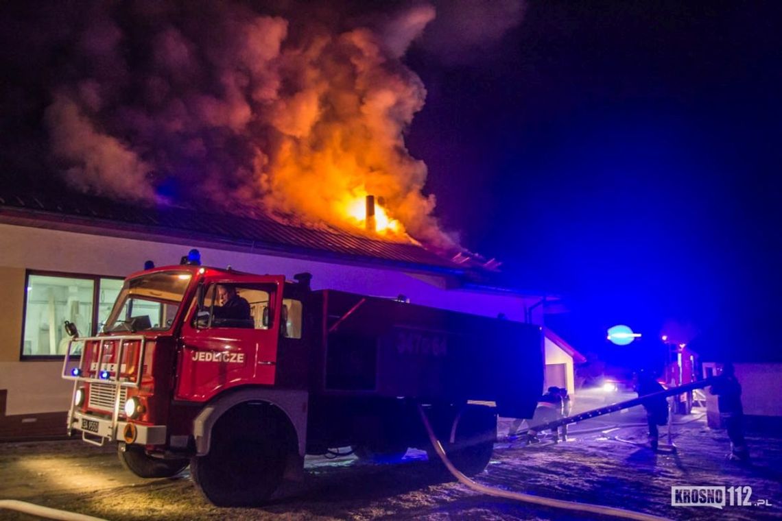 ŻARNOWIEC: Pożar w zakładzie stolarskim