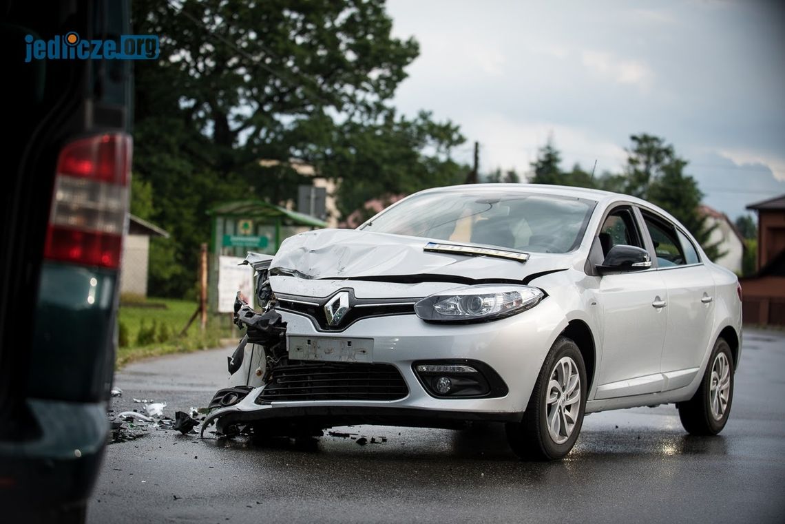 ŻARNOWIEC: Zderzenie Renault i Volkswagena