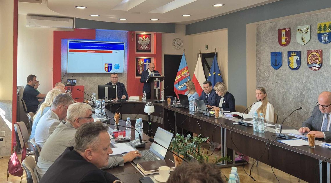 Zarząd powiatu krośnieńskiego z absolutorium i wotum zaufania