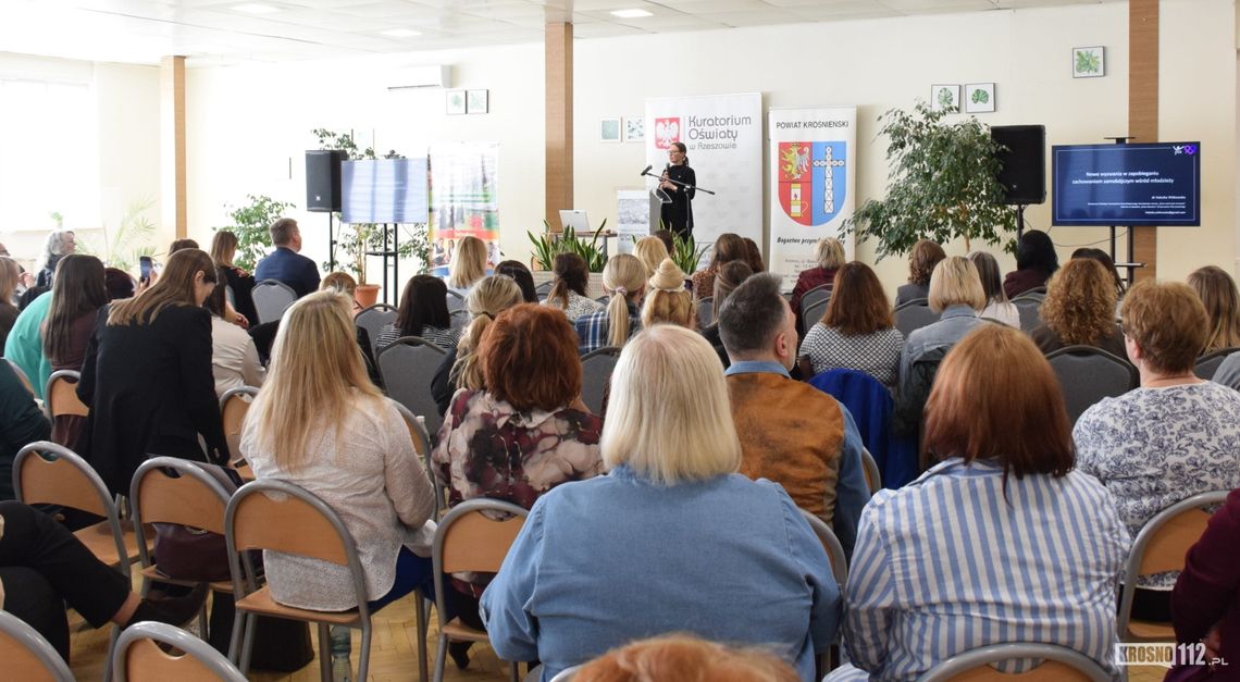 Zauważ, zapytaj, zaakceptuj, zareaguj. W Zespole Szkół w Iwoniczu rozmawiano o pomocy młodzieży