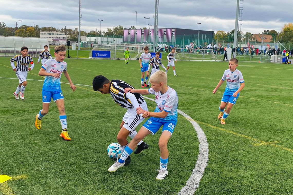 Zawodnicy Beniaminka Krosno na Budapest Youth Cup 2023! Zagrali m.in z Juventusem