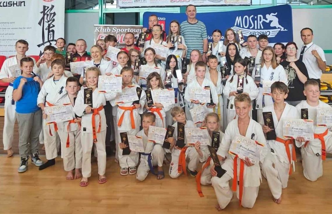 Zawodnicy Krośnieńskiego Klubu Kyokushin Karate po raz trzynasty wywalczyli drużynowe Mistrzostwo Podkarpacia