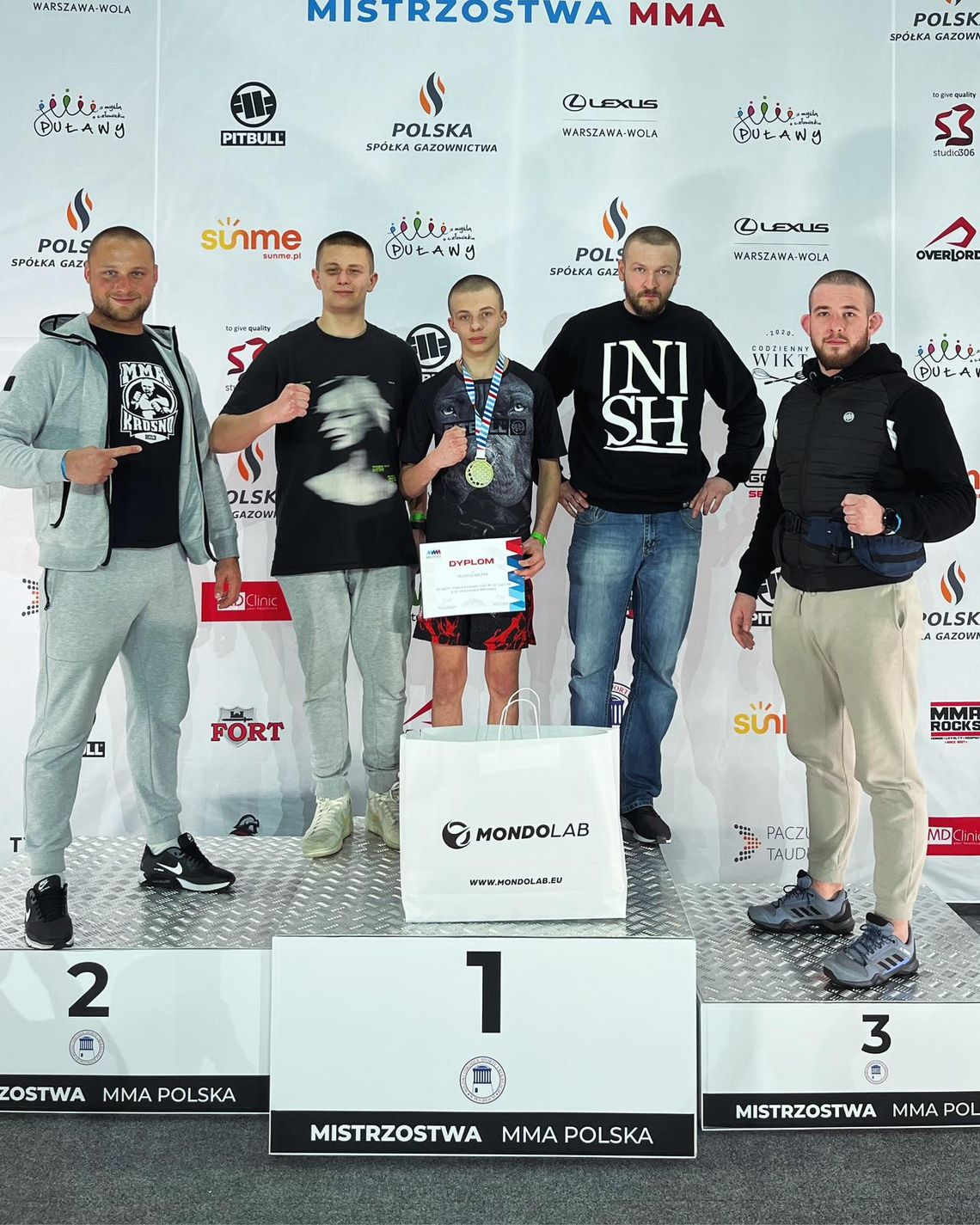 Zawodnicy MMA Krosno na zawodach MMA Polska