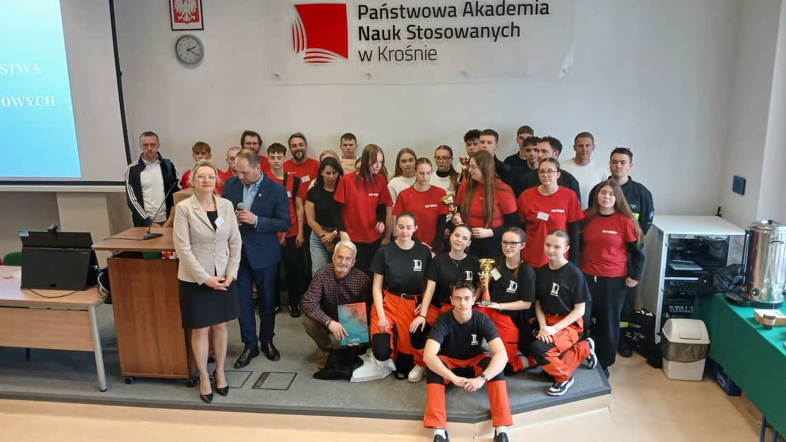 Zawody Pierwszej Pomocy dla Szkół Ponadpodstawowych. Najlepsza drużyna z Rymanowa
