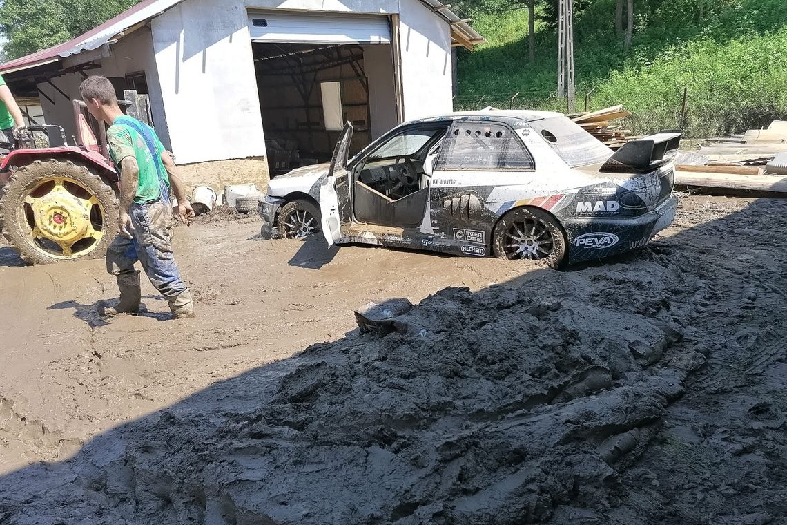 Zbiórka dla poszkodowanego w powodzi Karola Krupy na odbudowę warsztatu