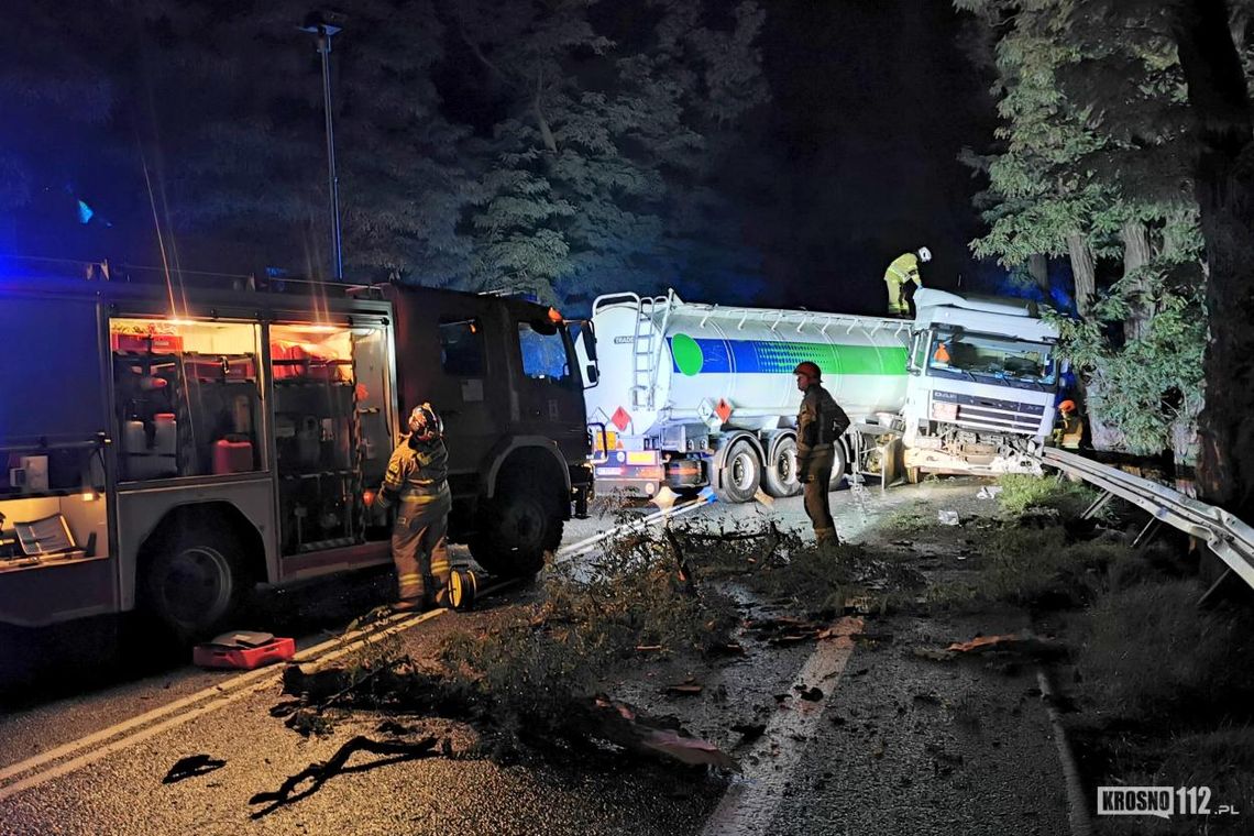 ? Zboiska. Cysterna zablokowała DK19. Kierowca nie mógł sam opuścić kabiny